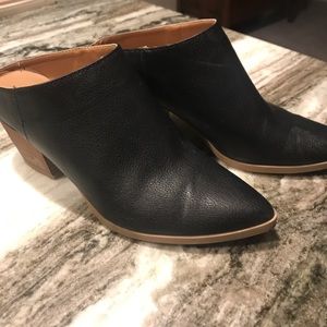 Universal threads black booties size 9